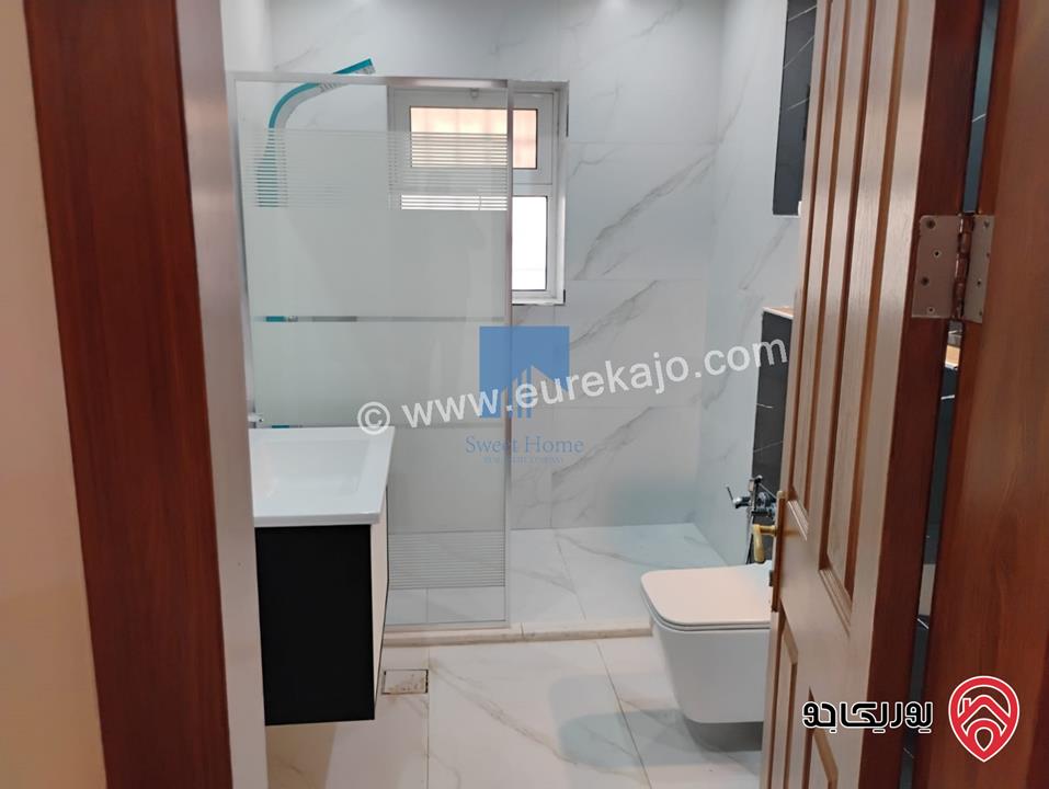 شقة أرضية مساحة 225م مع حديقة وترسات 100م تشطيب سوبر ديلوكس للبيع في عمان - خلدا