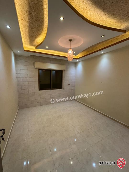 شقة ارضية مساحة 189م داخلي و 100م خارجي للإيجار في عمان - مرج الحمام 