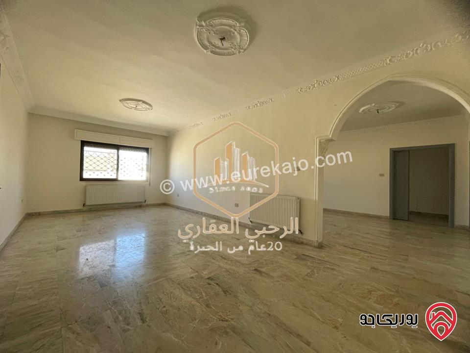 شقة مجددة بالكامل طابق ثالث مساحة 150م للايجار الفارغ في عمان - الشميساني 