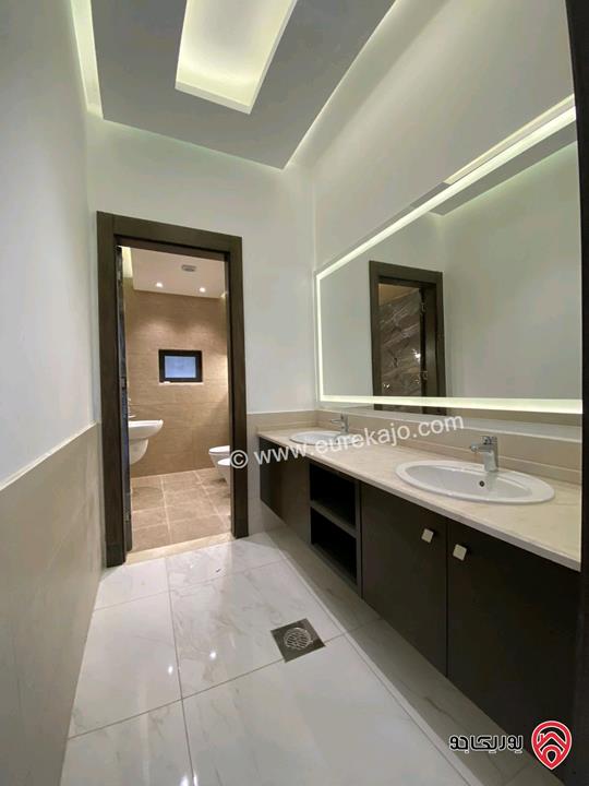 قصر مساحة البناء 2 دونم على أرض 1 دونم و 200م للبيع في عمان - عبدون