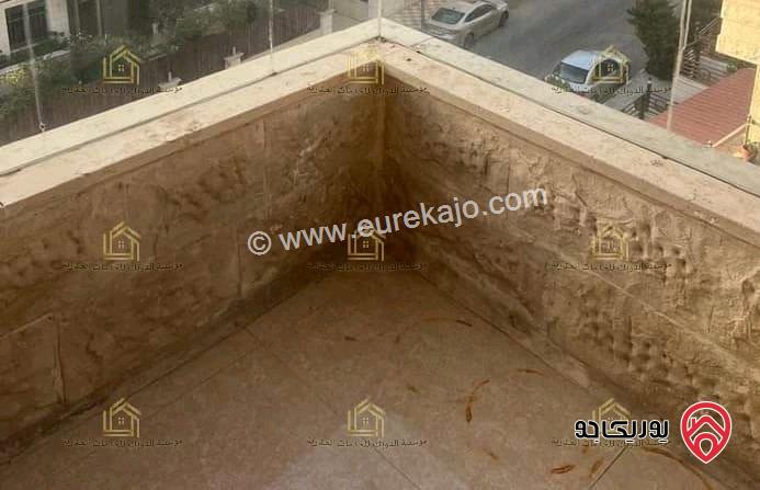 شقة فارغة طابق ثالث مساحة 150م للإيجار في عمان - الرابية 