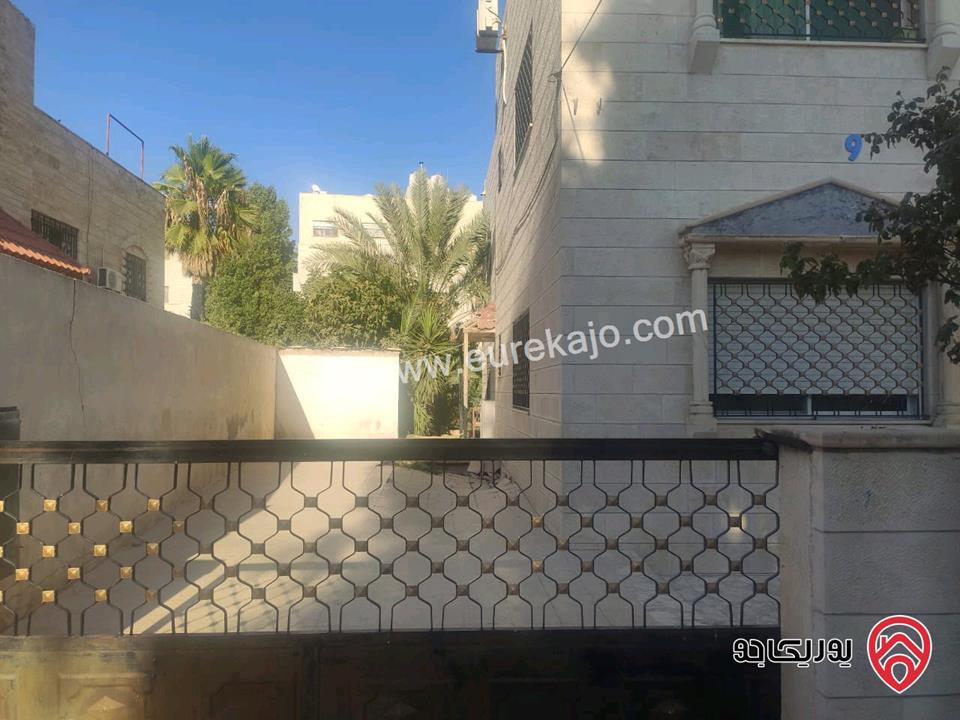 بناية سكنية مكونة من طابقين على أرض 692م للبيع في عمان - المقابلين 