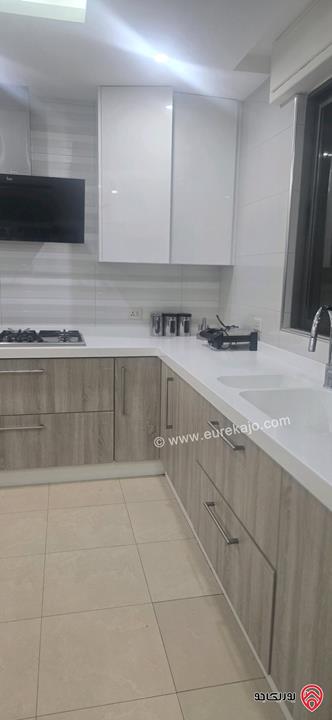 شقة ارضية مساحة 248م مع توسعة 10م مقززة حديقة وتراسات 350م للبيع في عمان - ام اذينة