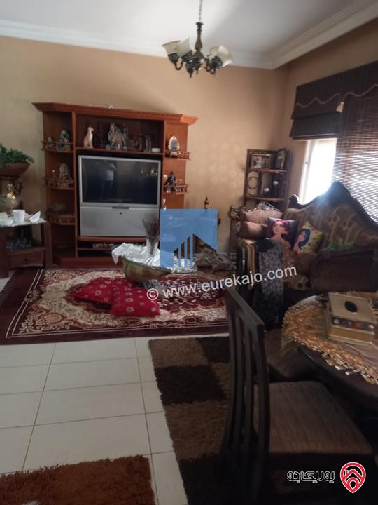 شقة أرضية مساحة 130م مع حديقة وترسات 140م للبيع في عمان - خلدا