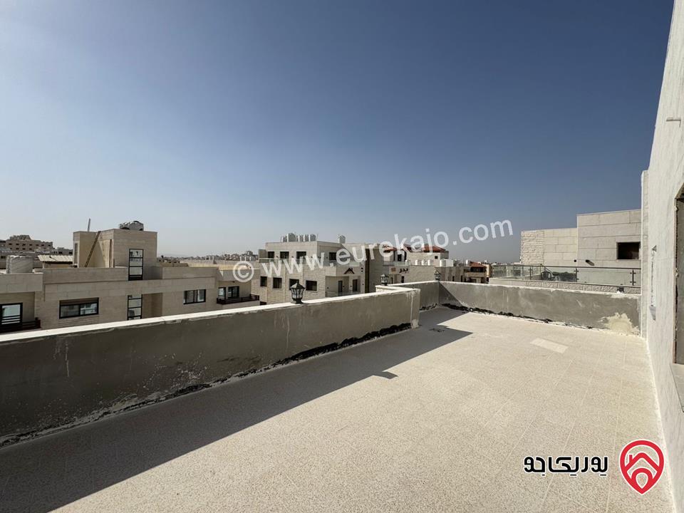 شقة طابق أخير مع روف مساحة 200م + 50م ترس خارجي للبيع في عمان - أبو نصير  