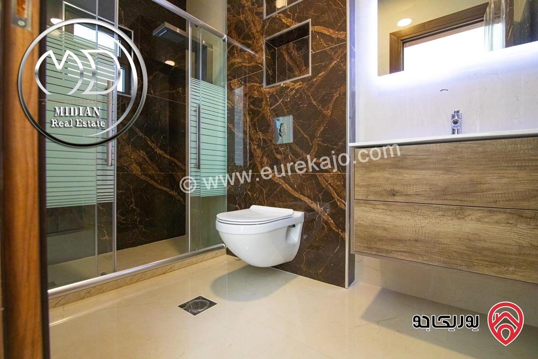 شقة شبه ارضي جديدة للبيع في عمان - خلدا العوجانية مساحة 245م مع ترس و حديقة 250م تشطيبات و ديكورات سوبر ديلوكس