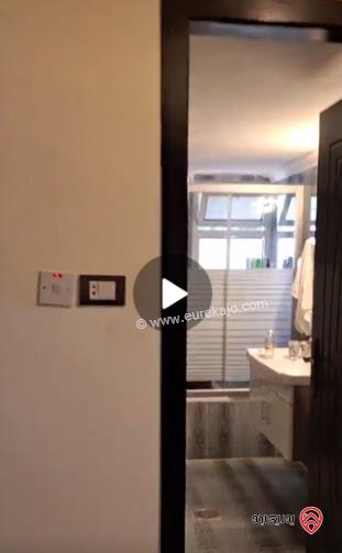 شقة مساحة 128م طابق أول مجددة بالكامل للبيع في جبل الحسين 