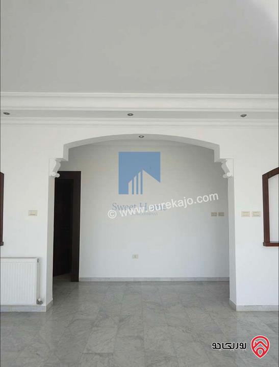 شقة مميزة للبيع في عمان - الكرسي قرب المخابرات طابق ثالث 240م تشطيب سوبر ديلوكس