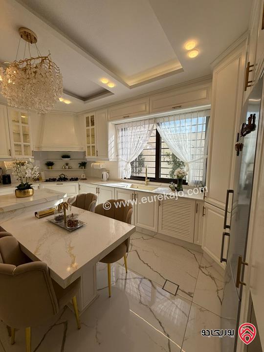 شقة شبه ارضية مساحة 210م داخلي و 180م خارجي لم تسكن للايجار مفروشة في عمان - خلدا