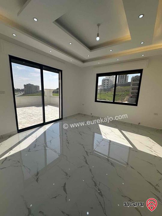 شقة طابق ثالث مع رووف مساحة 255م مميزة جدا للبيع في عمان - الجبيهة