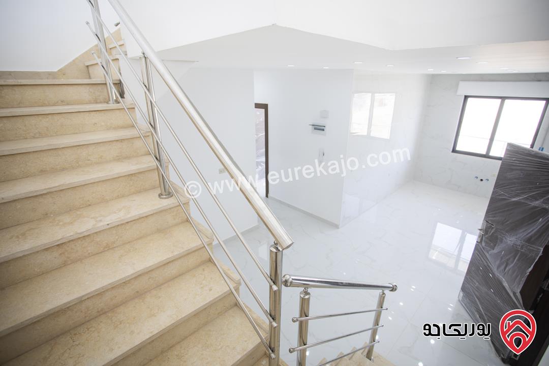 شقة فاخرة طابق ثالث مع روف مساحة 170م مع ترس 100م للبيع في عمان - ابو علندا بسعر مغري جدا مع امكانية التقسيط من المالك