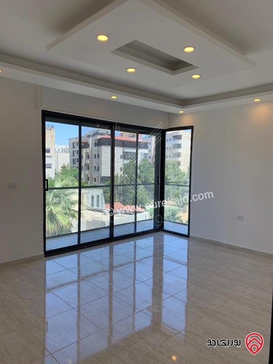 بناية سكنية استثمارية مساحة  الأرض 764م والبناء 1890م للبيع في عمان - الشميساني