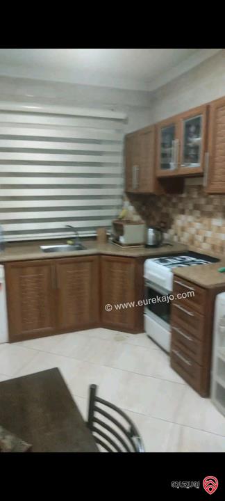 شقة مساحة 140م طابق اخير مع روف منفصلين للبيع في عمان - الجبيهة