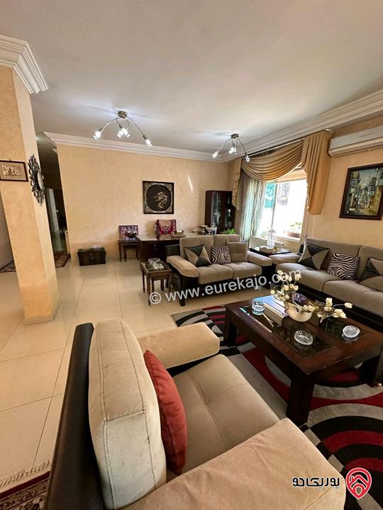 شقة فاخرة مميزة مفروشة فرش فاخر اجنبي طابق أرضي معلق مساحة 200م للبيع في عمان - عبدون