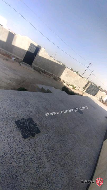 بيت مساحة 140م على أرض 1 دونم و 50م للبيع في منطقة المكيفتة محافظة المفرق