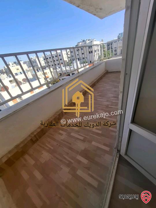 شقة فارغة طابق رابع مساحة 125م للإيجار في عمان - الرابية 