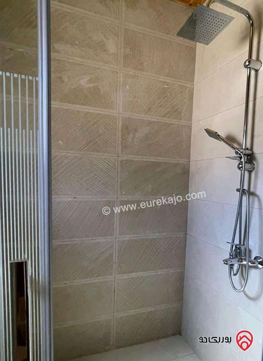 روف فارغ مساحة 160م داخلي و 40م خارجي للإيجار في عمان - ام السماق 