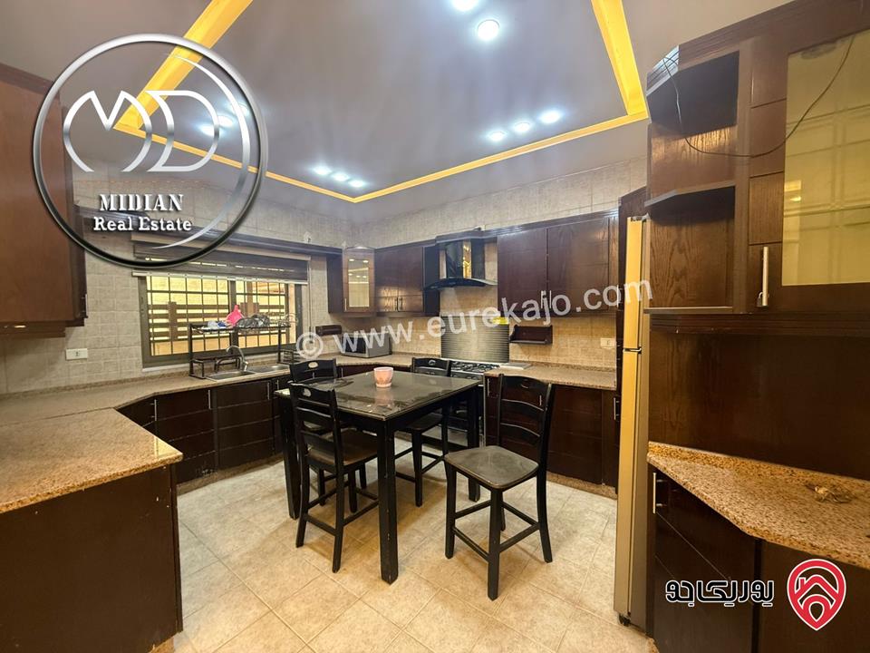 شقة ارضية للبيع في عمان - خلدا مساحة 200م مع ترس 45م تشطيبات ديكورات سوبر ديلوكس بسعر مميز جداً 