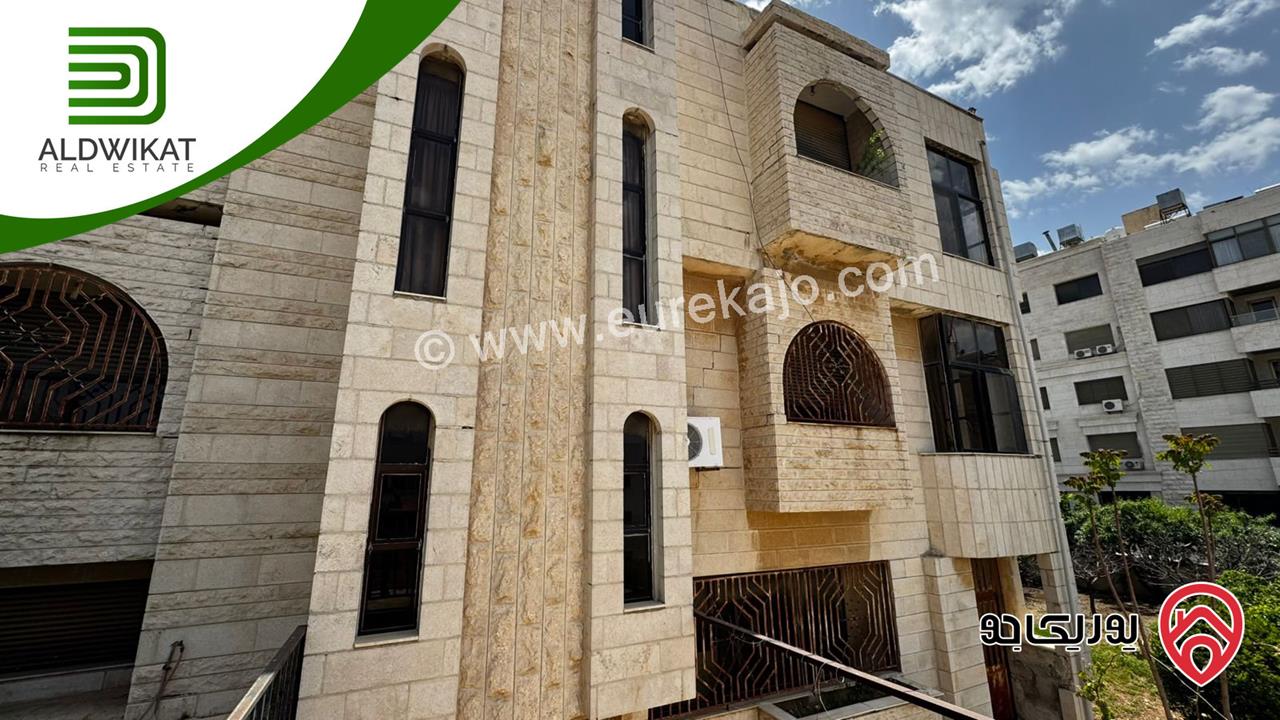 ارض للبيع في عمان - ام السماق مساحة الارض 1000م عليها بناء قديم 600 م موقع مميز على شارعين  واصل جميع الخدمات 