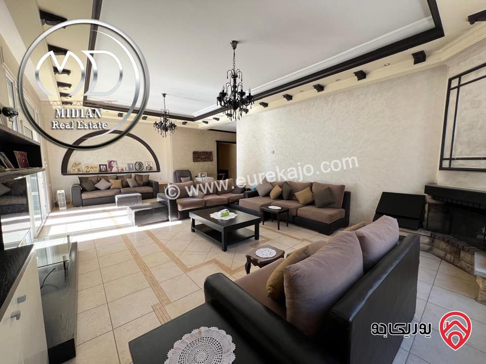 فيلا مستقلة للبيع في أجمل مناطق عمان - الظهير مساحة 1200م مع مسبح و تراسات و حدائق تشطيبات و ديكورات فاخرة اطلالة رائعة