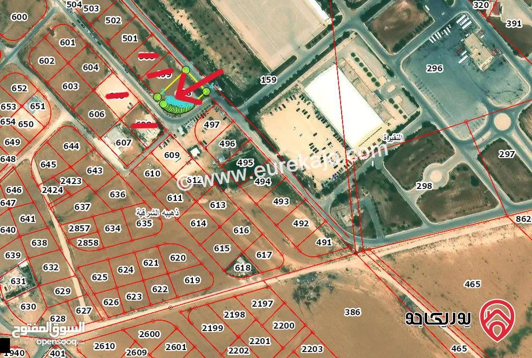 قطعة أرض مساحة 1098م / 743م للبيع من أراضي الموقر - ذهيبة الشرقية على ثلاث شوارع قرب اكاديمية الامير الحسين بن عبدالله