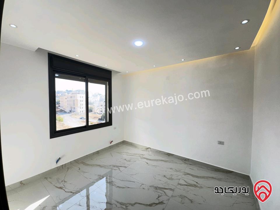 شقة بتشطيبات سوبر ديلوكس طابق أخير مع روف مساحة 175م للبيع في عمان - شفا بدران 