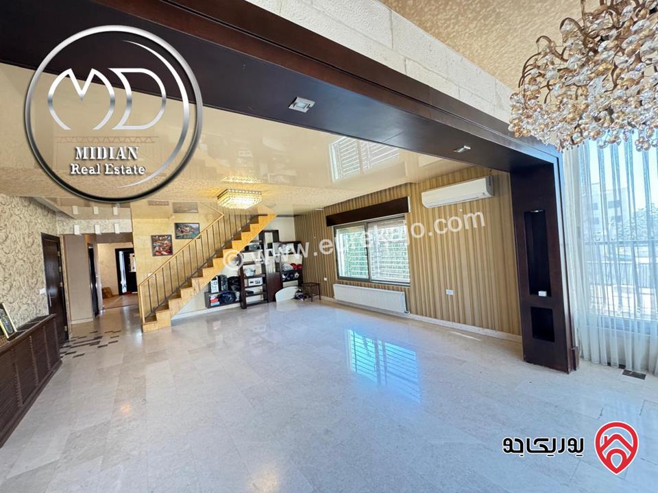 شقة دوبلكس للبيع طابق اخير مع روف في عمان - حي الصحابة مساحة 260م مع تراسات تشطيبات ديكورات عصرية فاخرة اطلالة رائعة