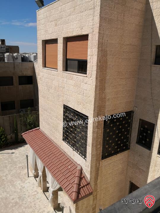 فيلا مستقلة مميزة مساحة 1180م على أرض 949م للبيع في عمان - ام اذينة