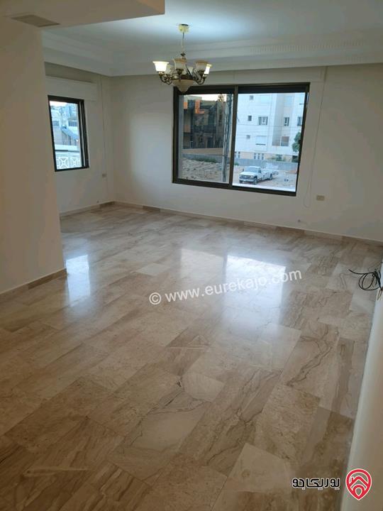 شقة طابق أول مساحة 128م للبيع في عمان - دير غبار