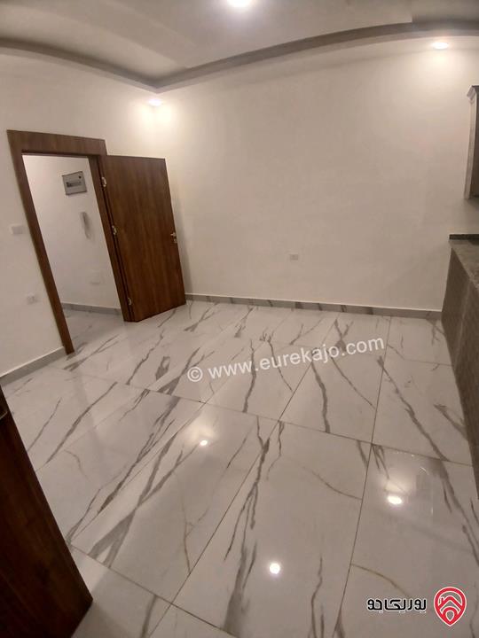 شقة لم تسكن مساحة 160م طابق ثاني للايجار في اربد - جنوب كومباوند الأمعري 