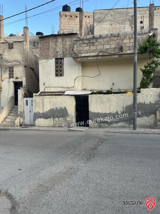 عمارة مكونة من ثلاث طوابق + بيت جانبي + مخازن عدد2 على أرض 254م للبيع في الرصيفة حي المشيرفة
