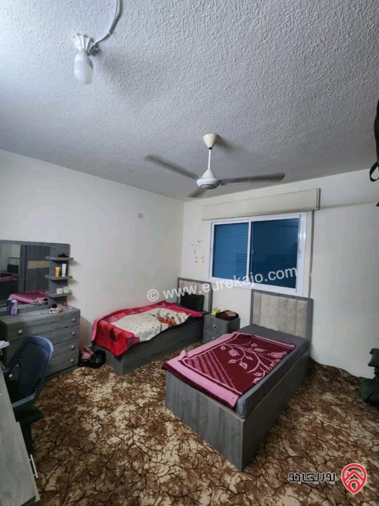 شقة شبه أرضية مساحة 150م داخلي و 120م خارجي للبيع في اربد - الحي الشرقي