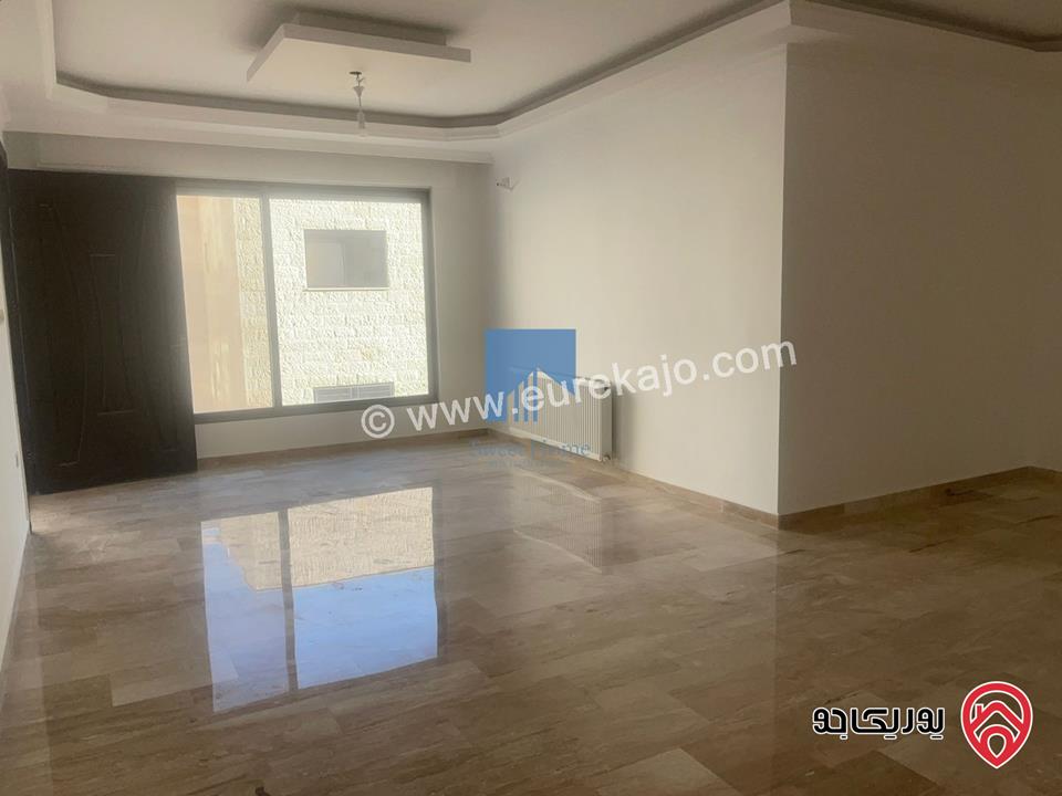 شقة شبه ارضية مساحة 188م مع ترس 30م تشطيب سوبر ديلوكس للبيع في عمان - خلدا