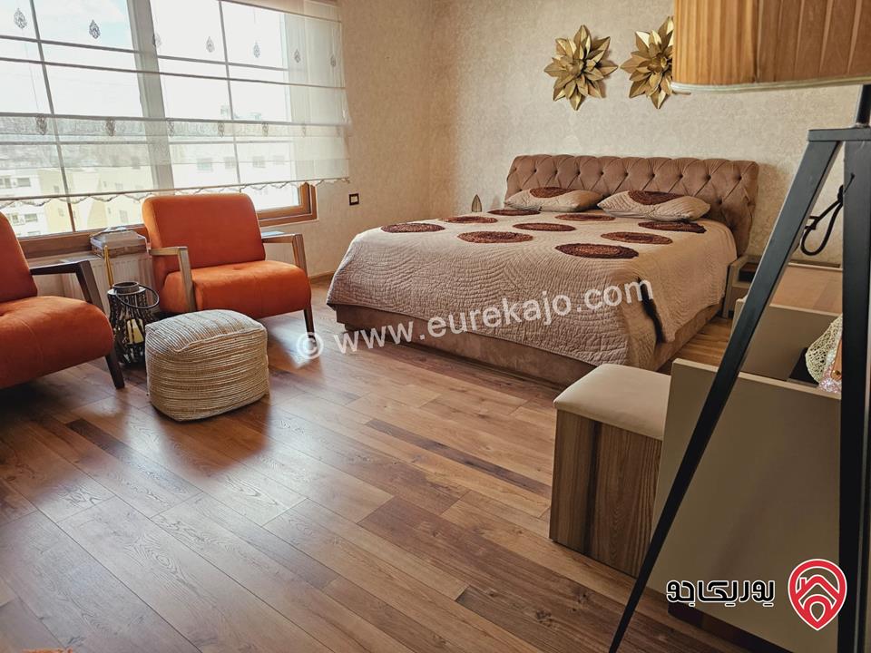 شقة سوبر ديلوكس مساحة 273م طابق أرضي مع مساحة خارجية 90م للبيع مفروشة في الجبيهة 