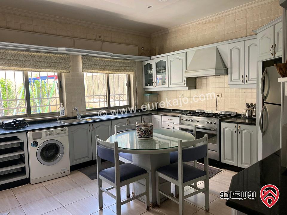 شقة مفروشة أرضية مساحة 200م مع حديقة 170م للبيع في عمان - الشميساني 