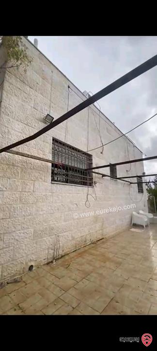 بيت مستقل مساحة 275م على أرض 920م للبيع في عمان - الجويدة