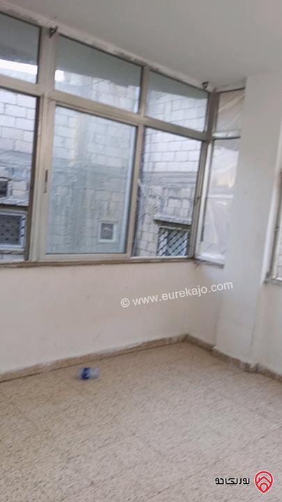 شقة سكنية مساحة 77م طابق ثاني للبيع في الزرقاء دوار الحاووز