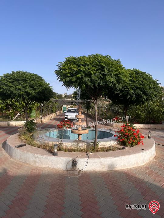 فيلا مساحة 500م على أرض 3 دونم و 750م للبيع في جرش 