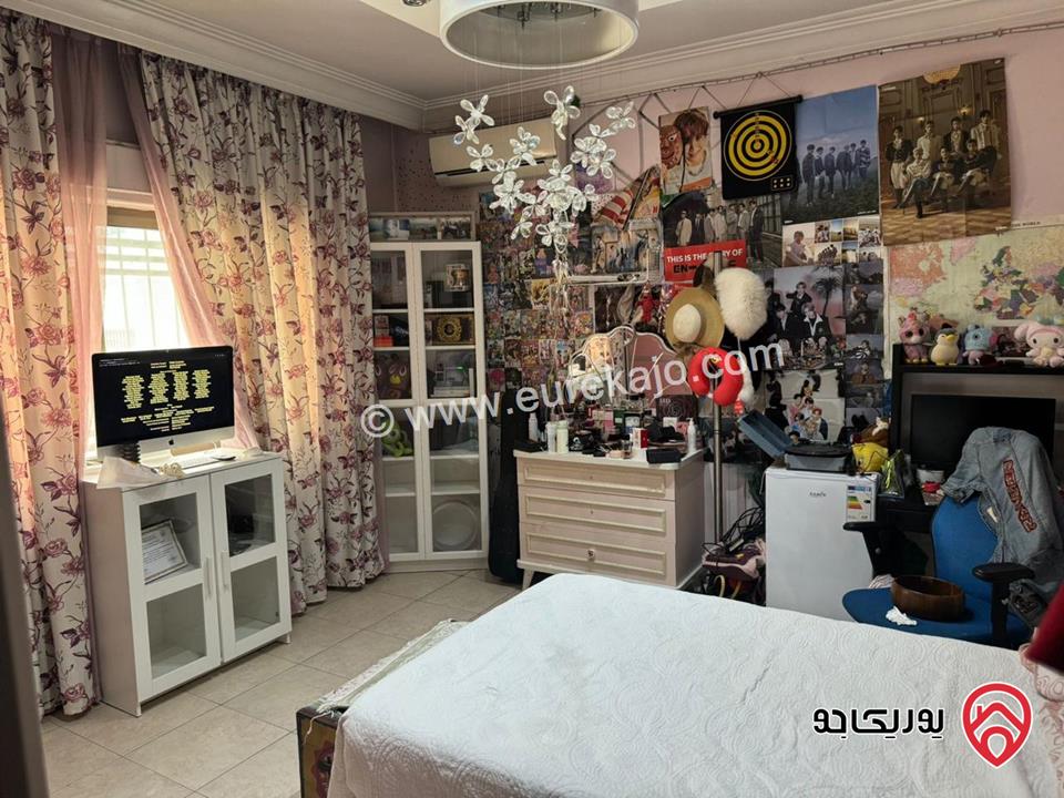فيلا مميزة تقع على شارعين مساحة 750م على أرض 500م للبيع في عمان - مرج الحمام