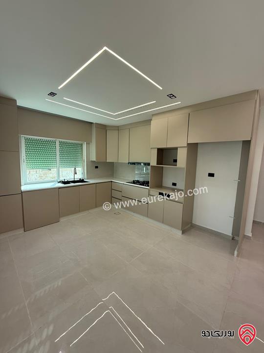 شقة طابق أخير مساحة 151م مرتفعة ذو اطلالة جميلة مجددة بالكامل للبيع في عمان - دير غبار