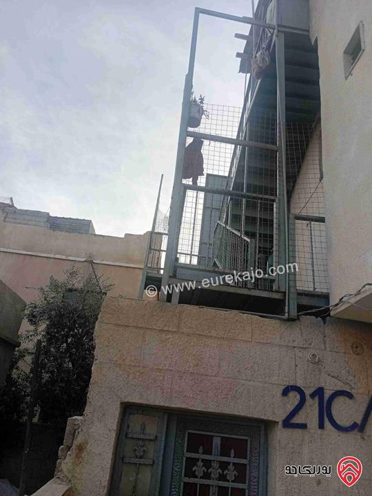 عمارة ثلاث شقق على أرض 443م للبيع في المفرق - حي الحسين