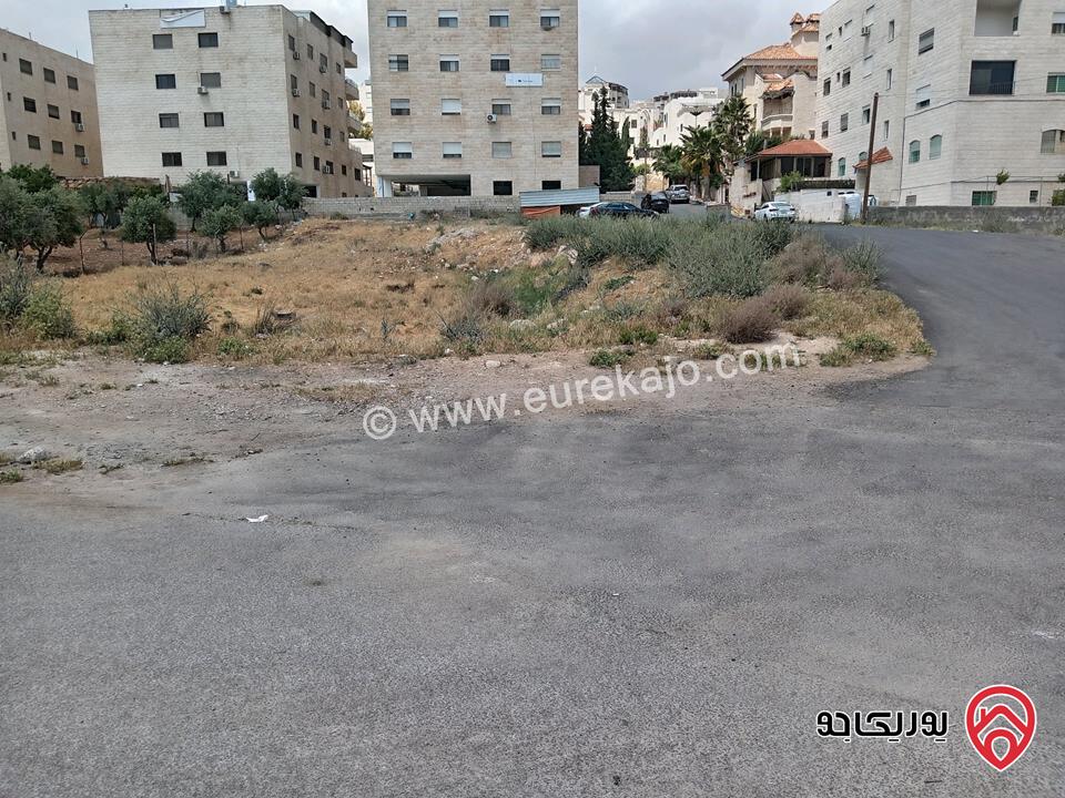 قطعة أرض مميزة مساحة 965م للبيع في عمان - الجبيهة تصلح لفيلا أو إسكان 