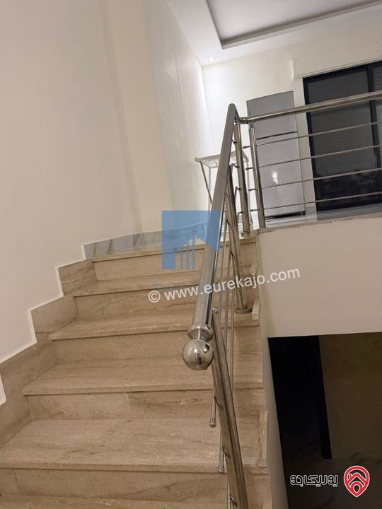 شقة فاخرة طابق ثالث مع روف دوبلكس مساحة 229م للبيع في عمان - الجندويل