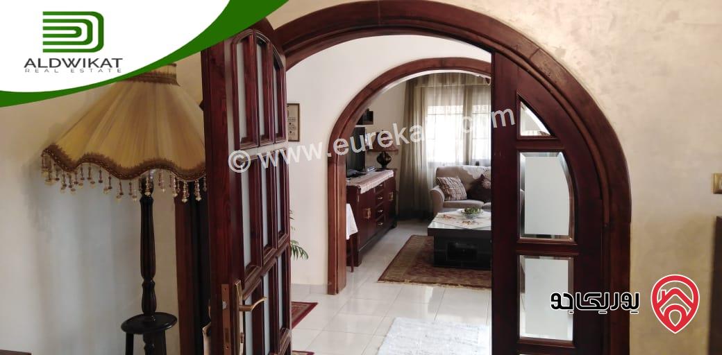فيلا مستقلة مساحة البناء 950م ومساحة الارض 2338م ومساحة الحديقة 1500م للبيع في ماحص