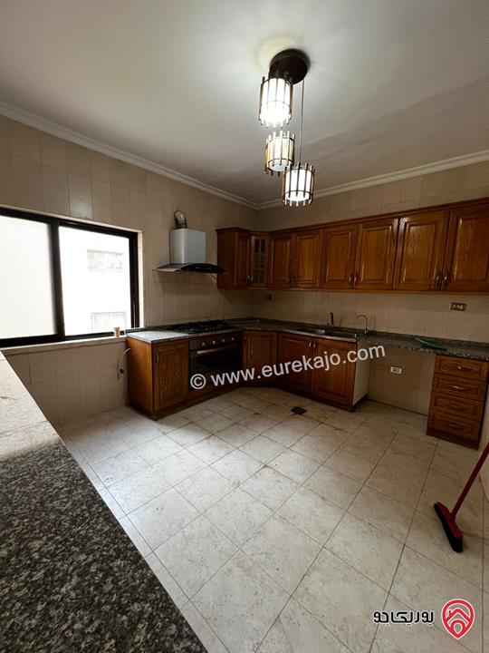 شقة مميزة طابق أول مساحة 180م للايجار في عمان - الرابية