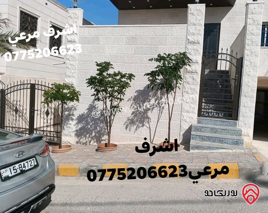 شقة طابق ارضي مساحة 135م مع ترس لم تسكن للبيع في الزرقاء 