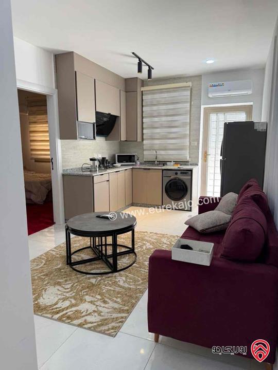 استديو مفروش جديد مساحة 40م غرفتين وحمام ومطبخ للايجار في اربد