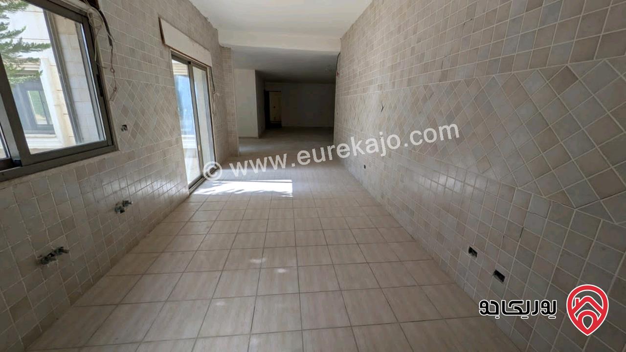 شقة طابق شبه ارضي مساحة 330م داخلي و 230م خارجي للبيع في عمان - دير غبار 