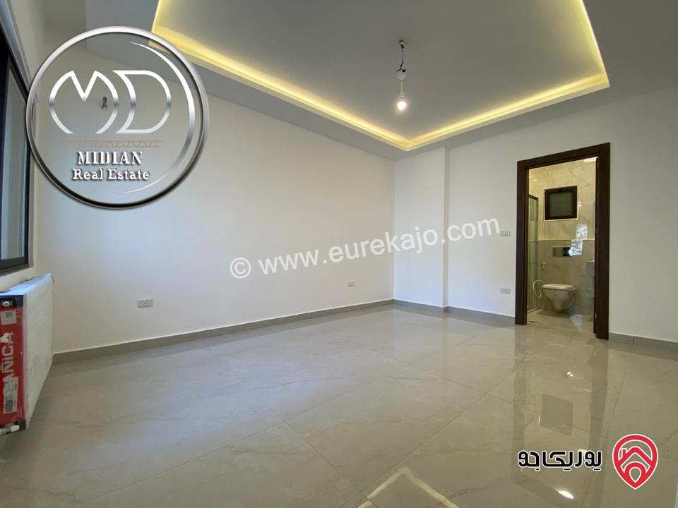 شقة شبه ارضي جديدة للبيع في عمان - تلاع العلي مساحة 200م مع ترس و حديقة 150م تشطيبات سوبر ديلوكس بسعر مميز جداً