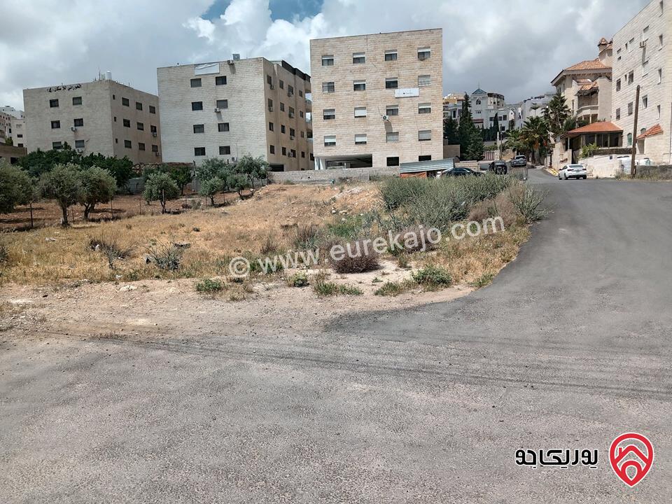 قطعة أرض مميزة مساحة 965م للبيع في عمان - الجبيهة تصلح لفيلا أو إسكان 